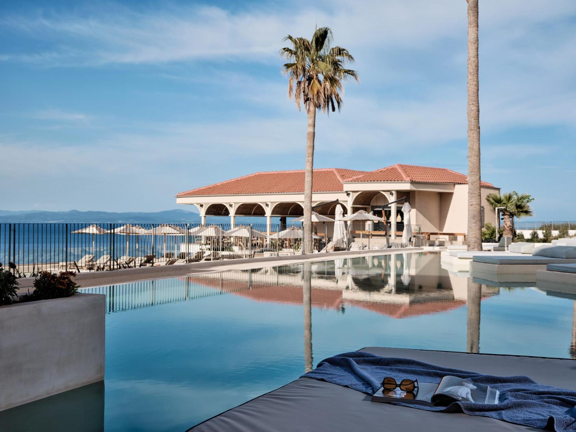 Cora & Hotel Áfitos